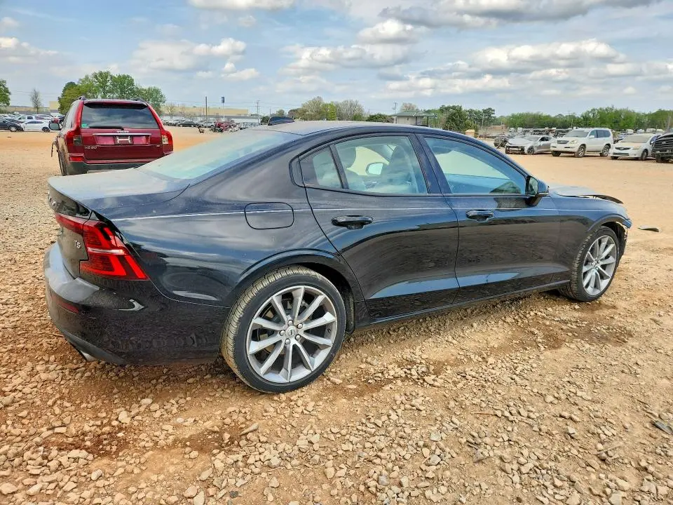 2021 VOLVO S60 T5 MOMENTUM  