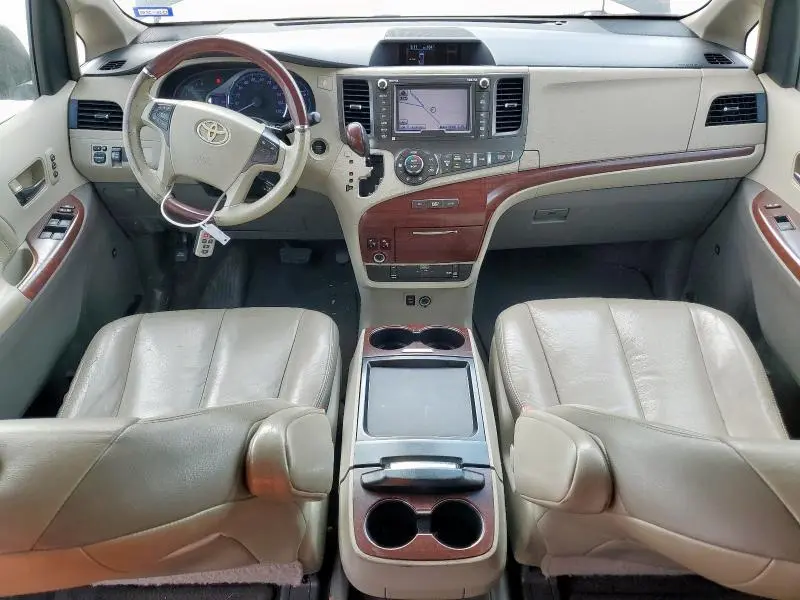 2011 TOYOTA SIENNA XLE