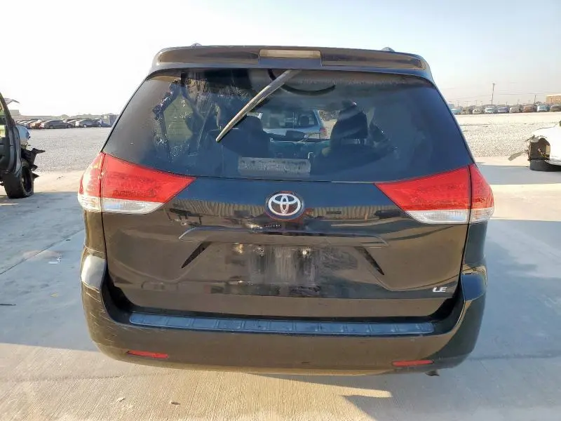 2014 TOYOTA SIENNA LE  