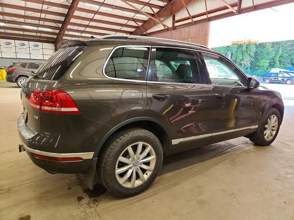 2016 VOLKSWAGEN TOUAREG SPORT  