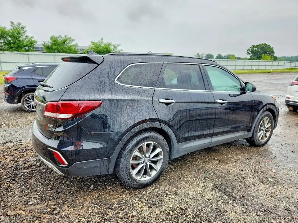 2017 HYUNDAI SANTA FE SE  