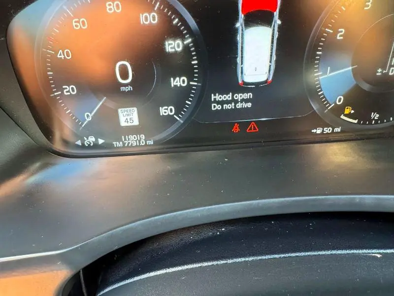 2020 VOLVO XC90 T5 MOMENTUM  