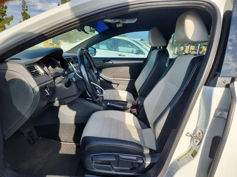 2016 VOLKSWAGEN JETTA SPORT  