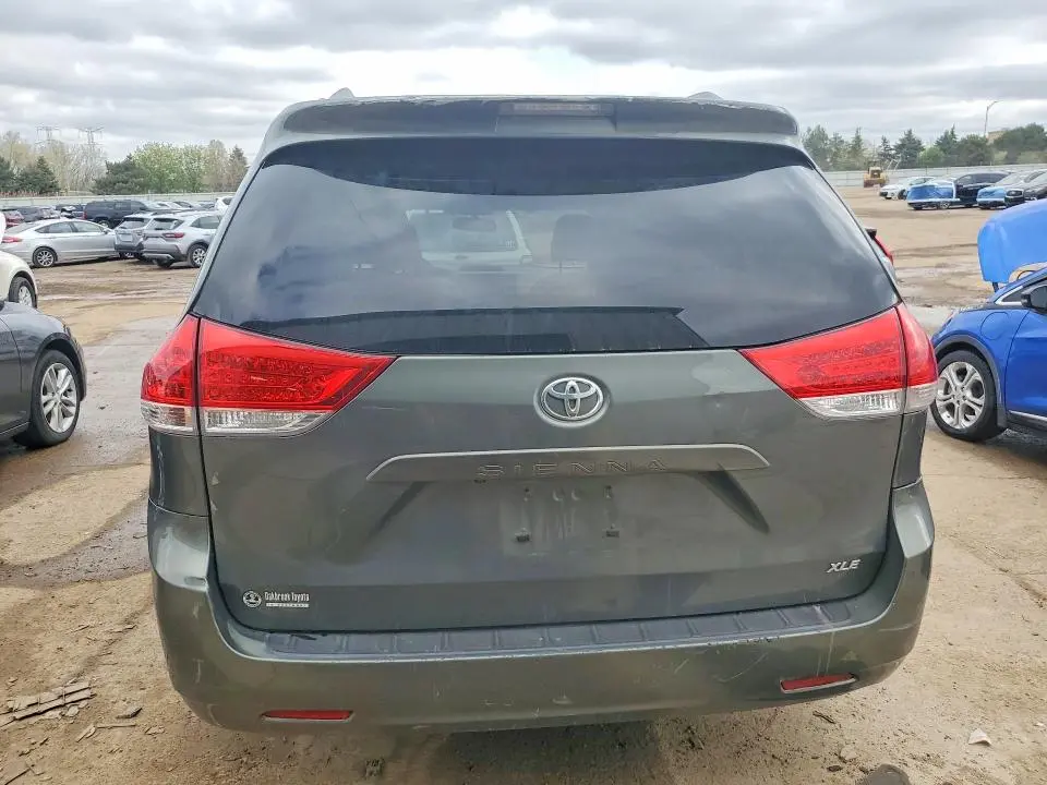 2013 TOYOTA SIENNA XLE 8-PASSENGER  