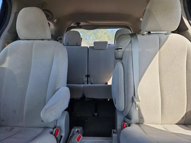2014 TOYOTA SIENNA LE  