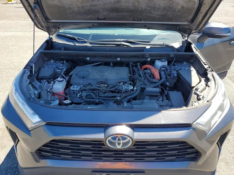 2022 TOYOTA RAV4 XLE  