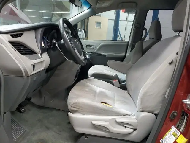 2017 TOYOTA SIENNA   