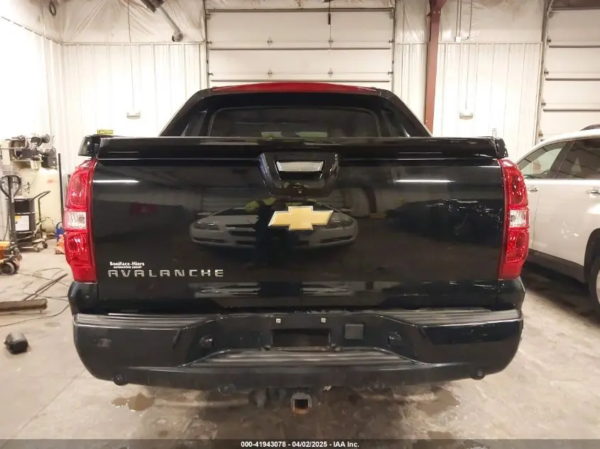 2013 CHEVROLET AVALANCHE LS