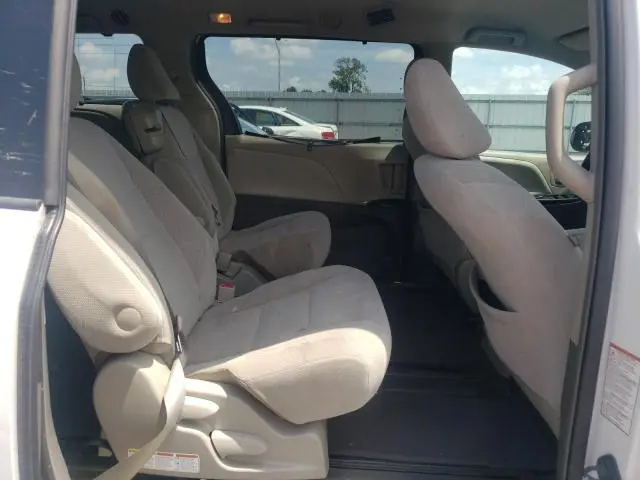 2015 TOYOTA SIENNA LE  