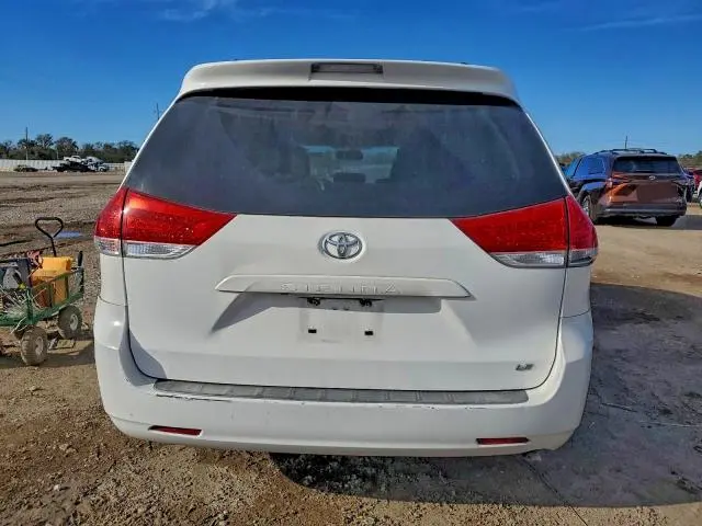2011 TOYOTA SIENNA LE  