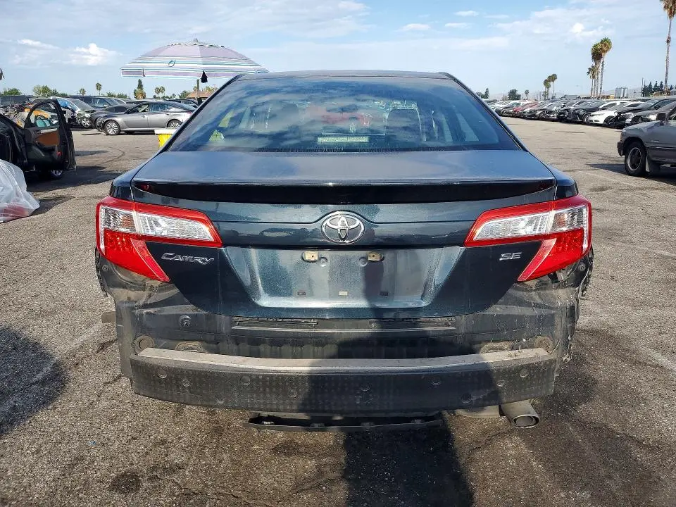 2014 TOYOTA CAMRY SE  