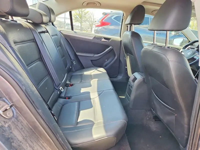 2013 VOLKSWAGEN JETTA SE  