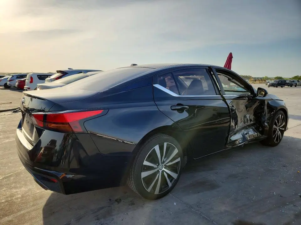 2019 NISSAN ALTIMA SR  