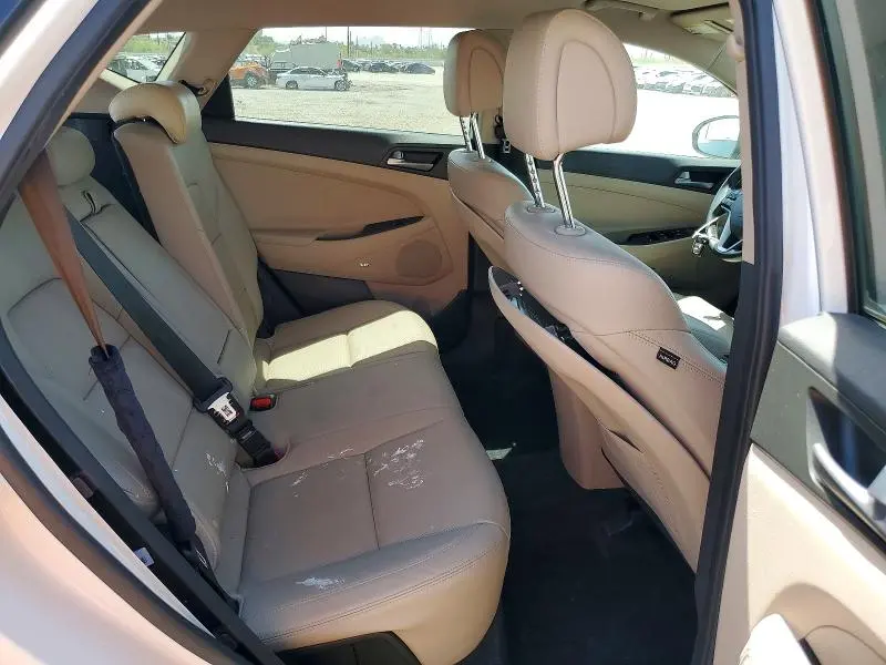 2017 HYUNDAI TUCSON SE PLUS  