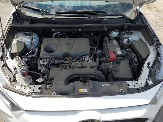 2020 TOYOTA RAV4 XLE  