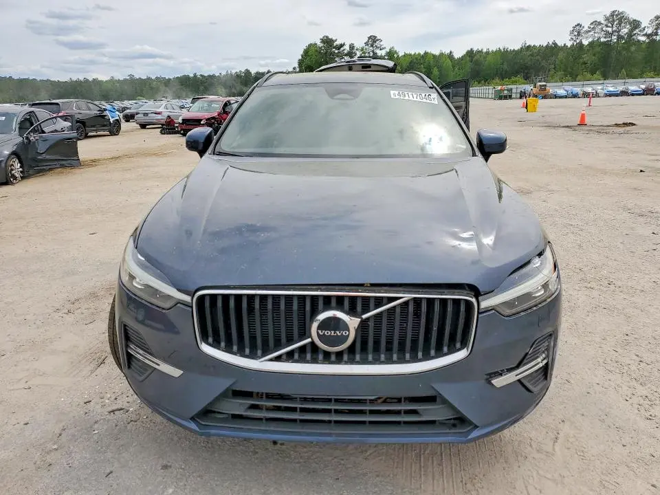 2022 VOLVO XC60 B5 MOMENTUM  