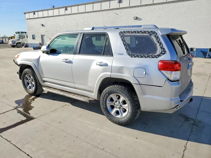 2010 TOYOTA 4RUNNER SR5  