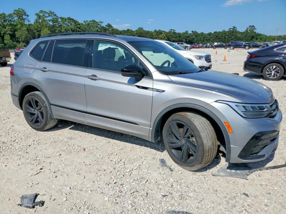 2024 VOLKSWAGEN TIGUAN SE R-LINE BLACK  