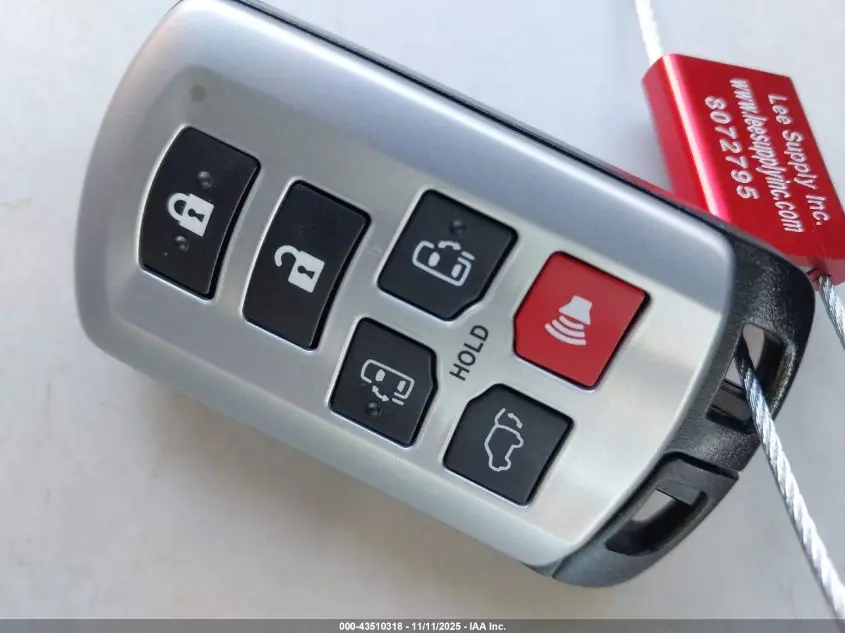 2015 TOYOTA SIENNA XLE 8 PASSENGER