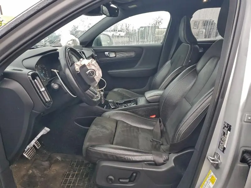 2019 VOLVO XC40 T5 R-DESIGN  