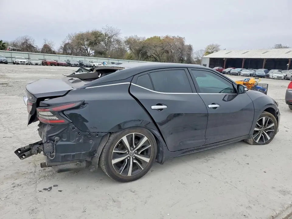 2022 NISSAN MAXIMA SV  