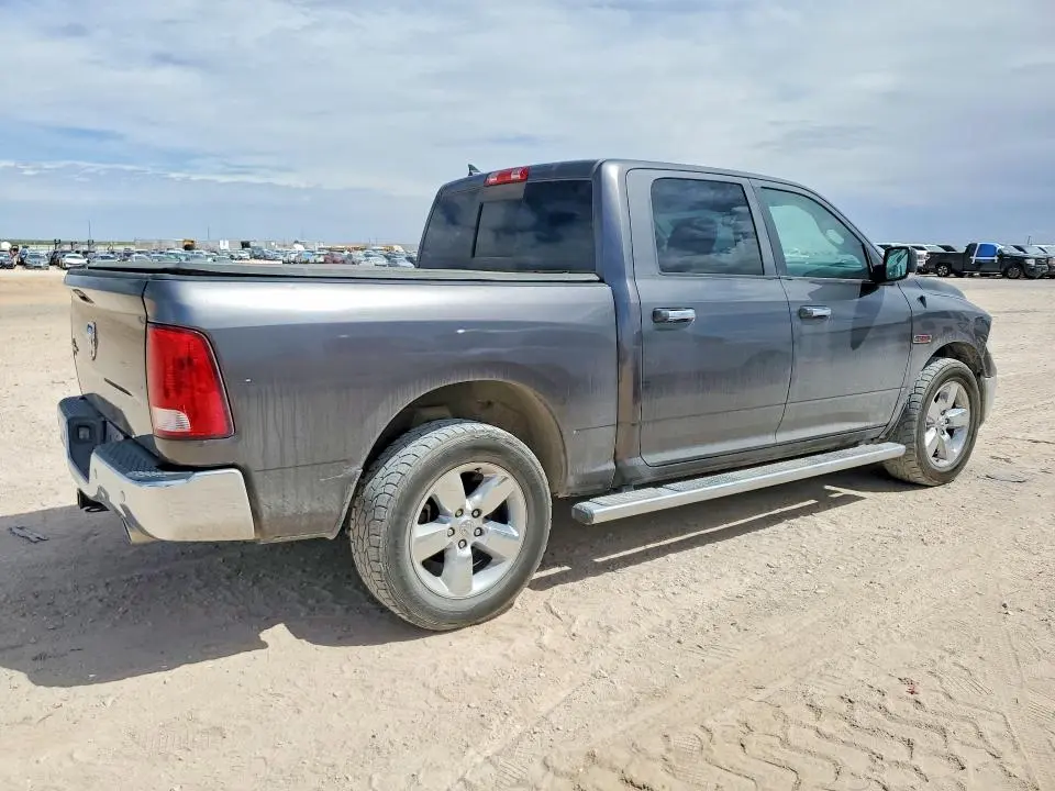 2015 RAM 1500 SLT  