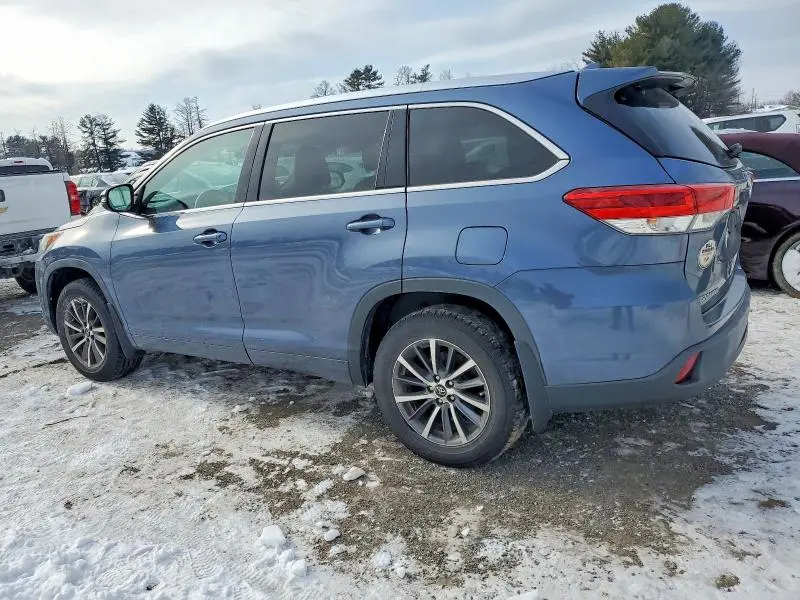 2018 TOYOTA HIGHLANDER SE  