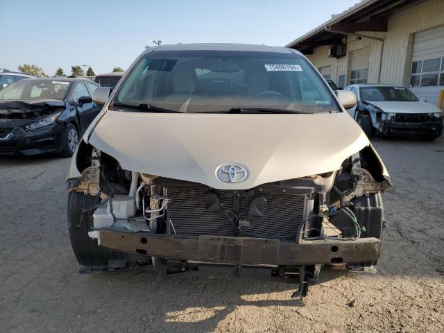 2014 TOYOTA SIENNA LE