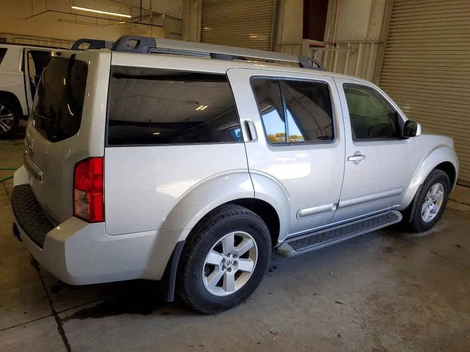 2011 NISSAN PATHFINDER S  