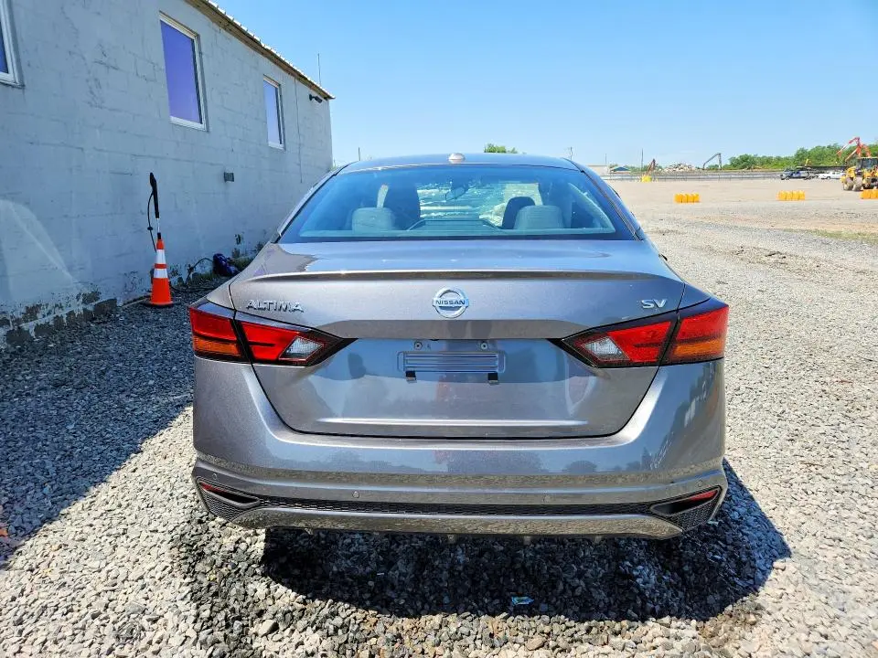 2022 NISSAN ALTIMA SV  
