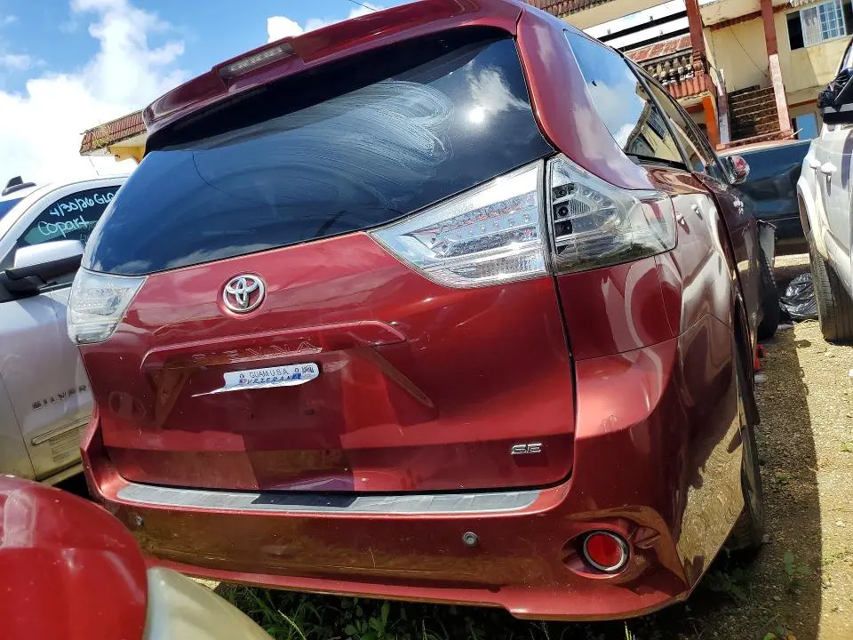 2019 TOYOTA SIENNA SE 8-PASSENGER  