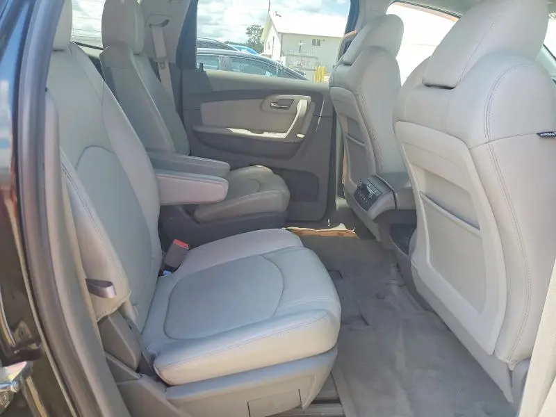 2011 CHEVROLET TRAVERSE LT  