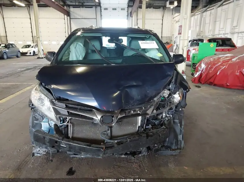 2019 TOYOTA SIENNA XLE 7 PASSENGER