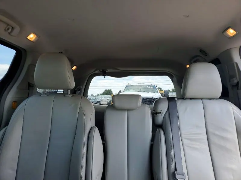 2013 TOYOTA SIENNA XLE 8-PASSENGER  