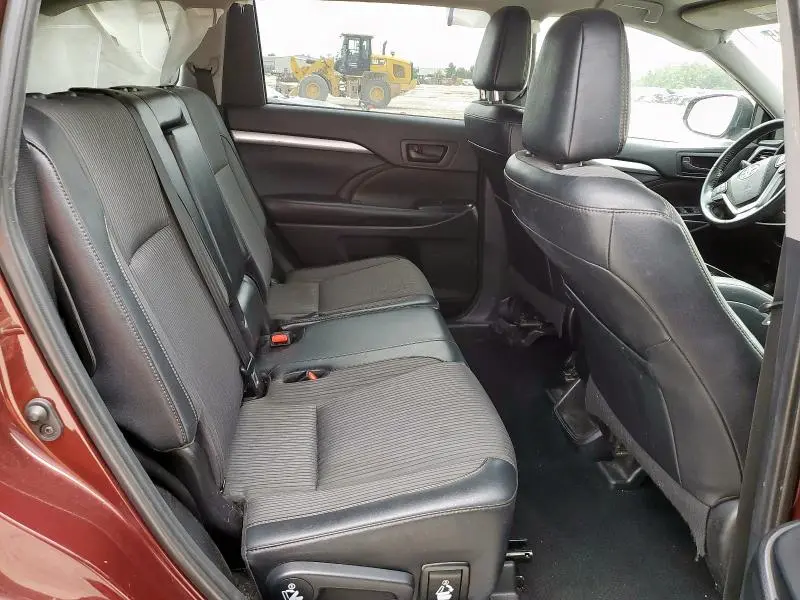 2019 TOYOTA HIGHLANDER LE  