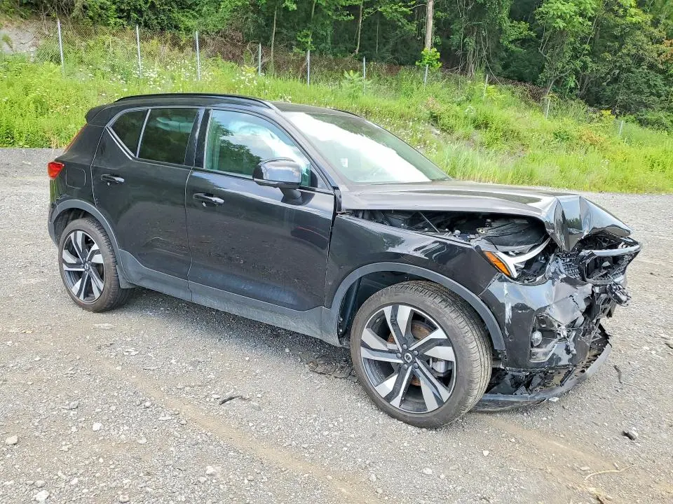 2024 VOLVO XC40 ULTIMATE  