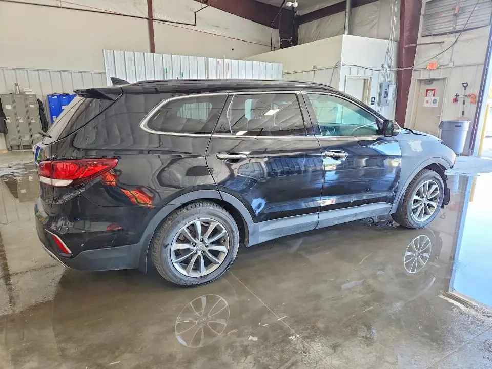 2018 HYUNDAI SANTA FE SE  