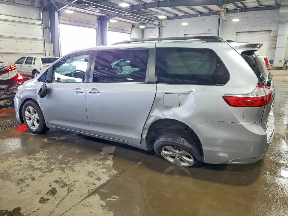 2015 TOYOTA SIENNA LE  