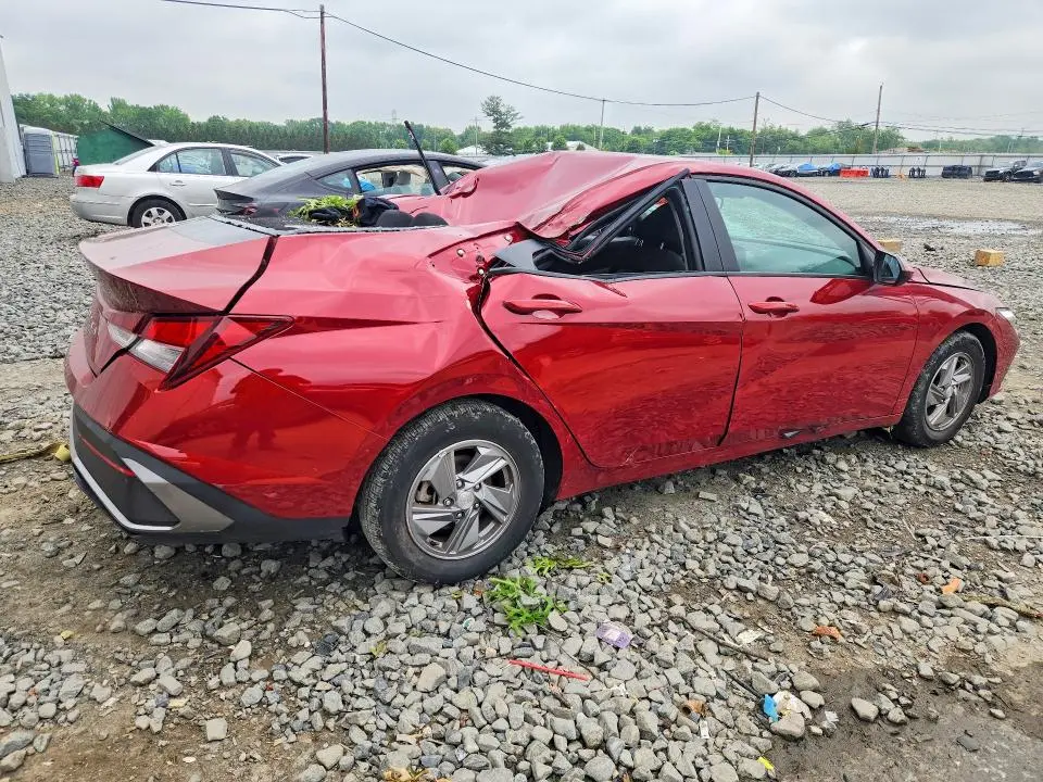 2024 HYUNDAI ELANTRA SE  