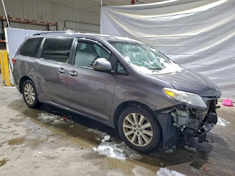 2016 TOYOTA SIENNA XLE  