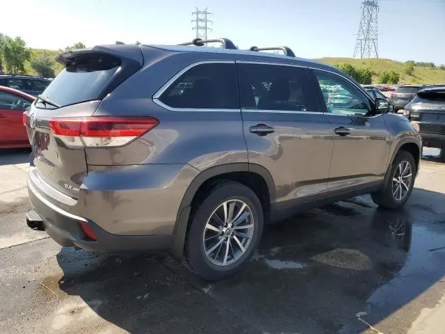 2019 TOYOTA HIGHLANDER SE  