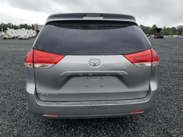 2013 TOYOTA SIENNA XLE