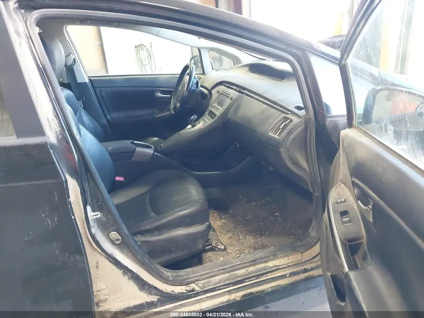 2013 TOYOTA PRIUS THREE SE