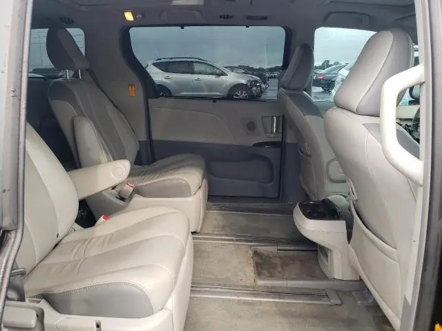 2013 TOYOTA SIENNA XLE  
