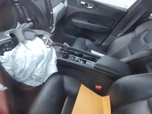 2018 VOLVO XC60 T6 MOMENTUM  