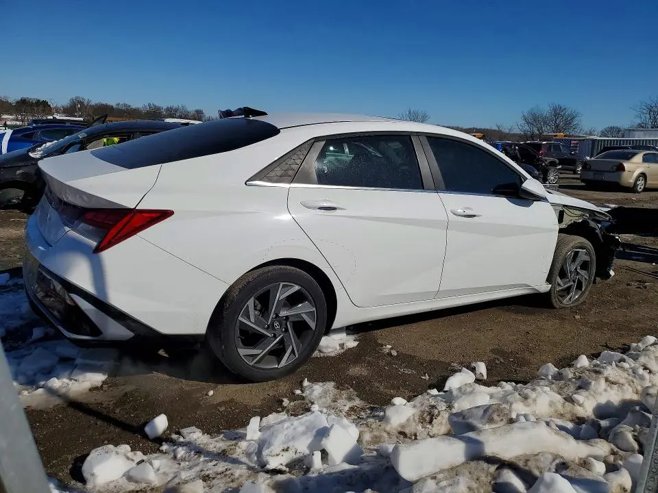 2025 HYUNDAI ELANTRA SEL  