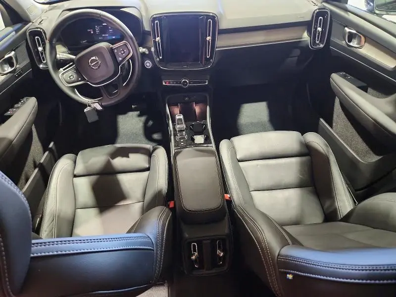2026 VOLVO XC40 PLUS  