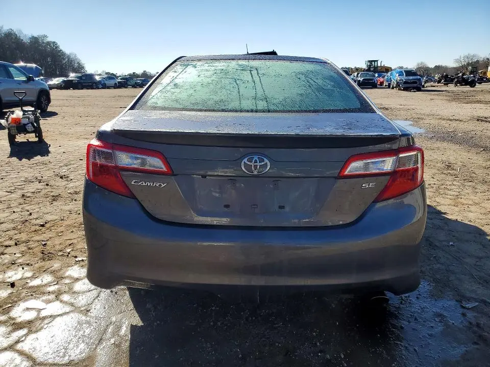 2014 TOYOTA CAMRY SE  