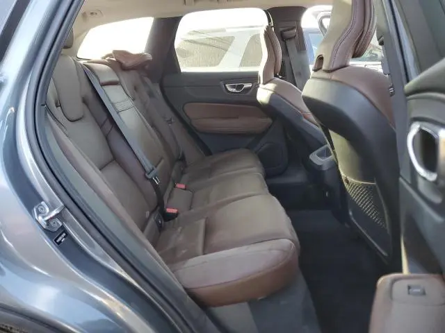 2020 VOLVO XC60 T5 MOMENTUM  