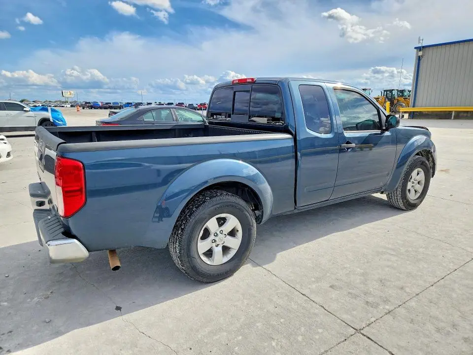2013 NISSAN FRONTIER S  